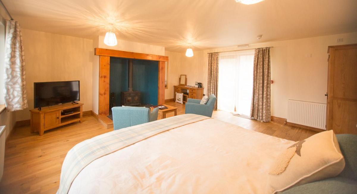 Redwood House 3*