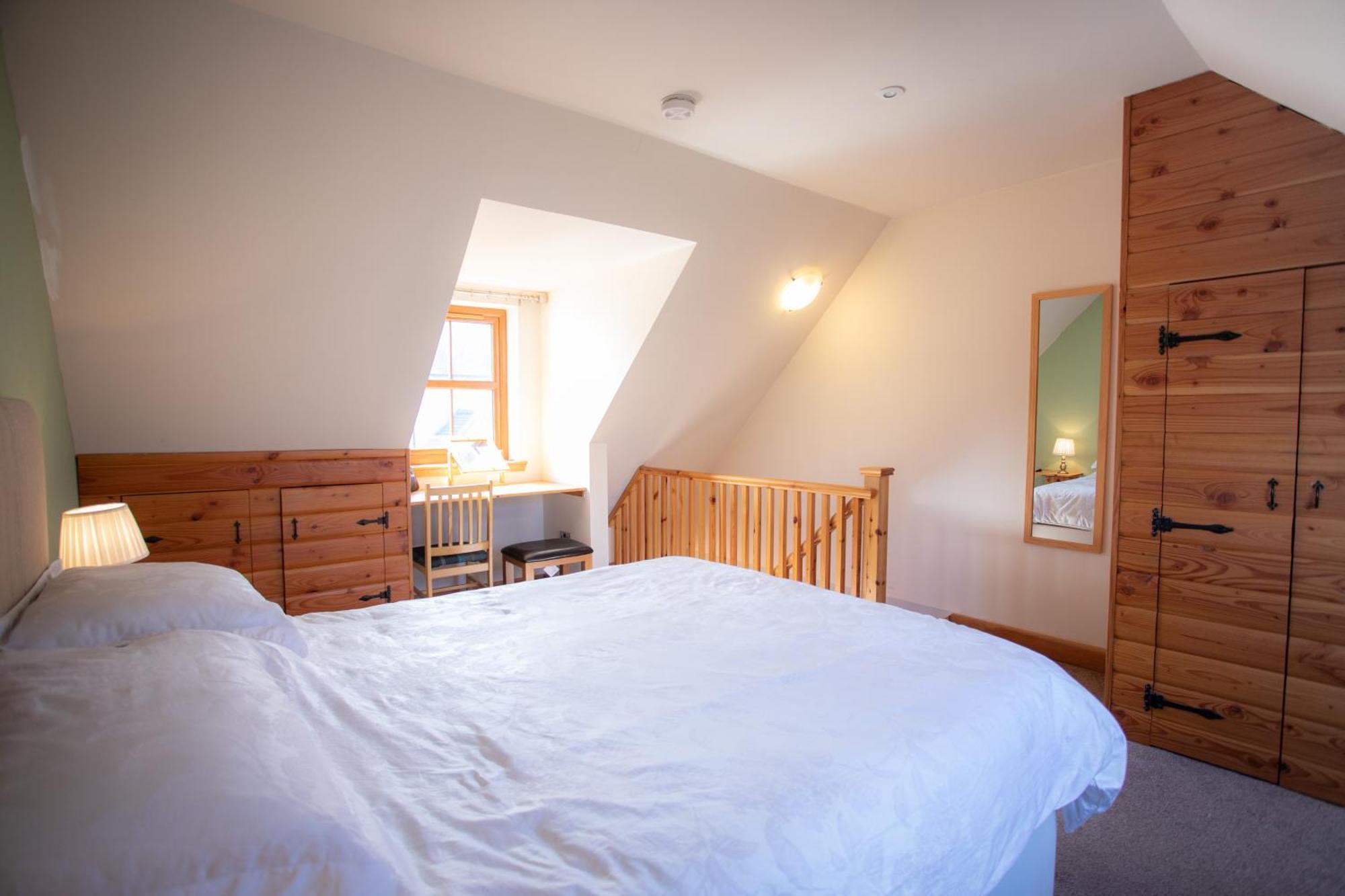 Redwood House 3*