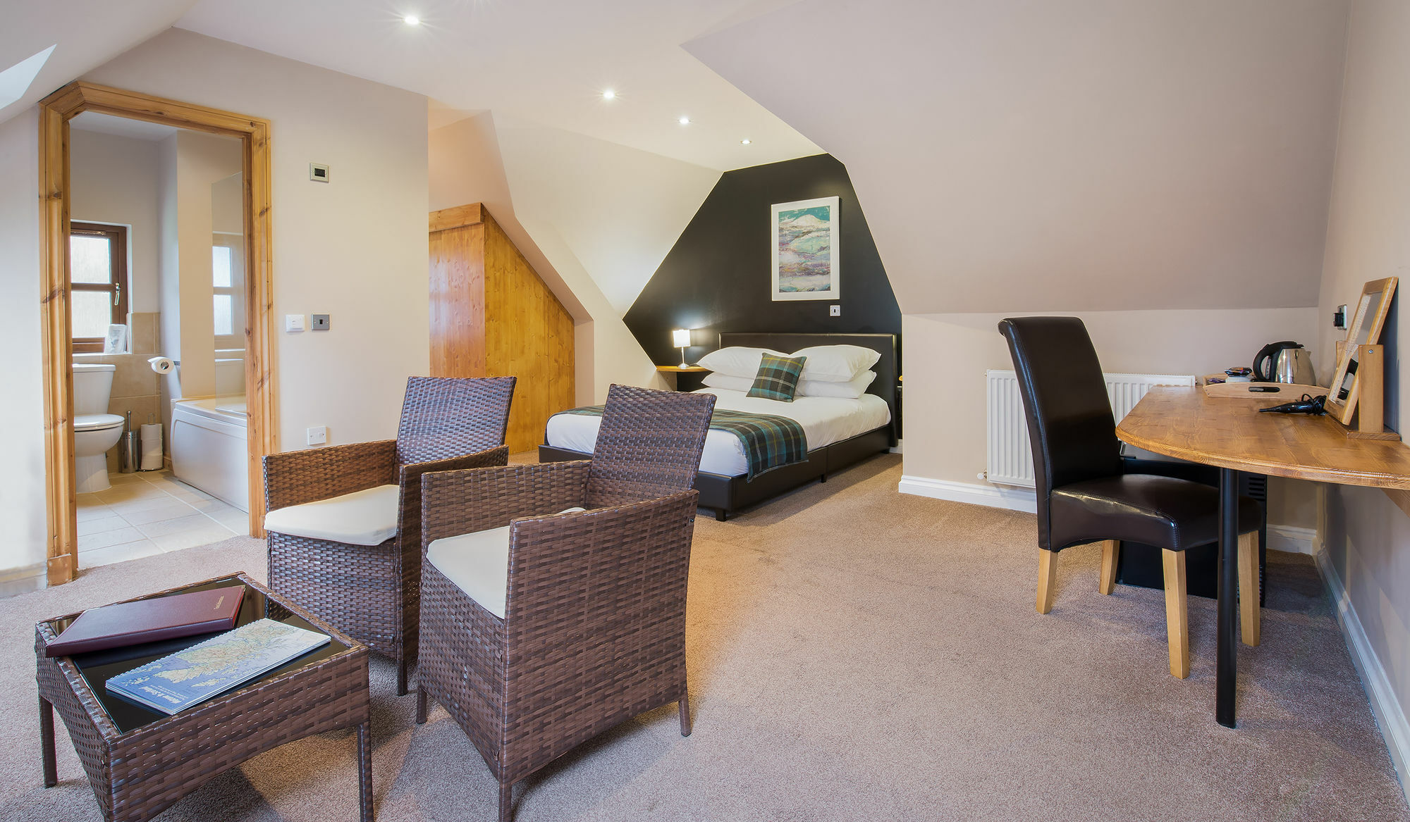 Redwood House 3*